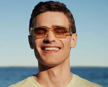  What kind of sunglasses do boys wear best?