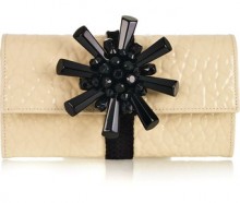 马克雅克布Marc Jacobs 2011春夏奶油色配黑色珠花漆皮手包