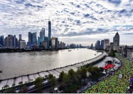 六福珠宝足金奖牌，助力上海国际马拉松，跑出你的金牌人生！